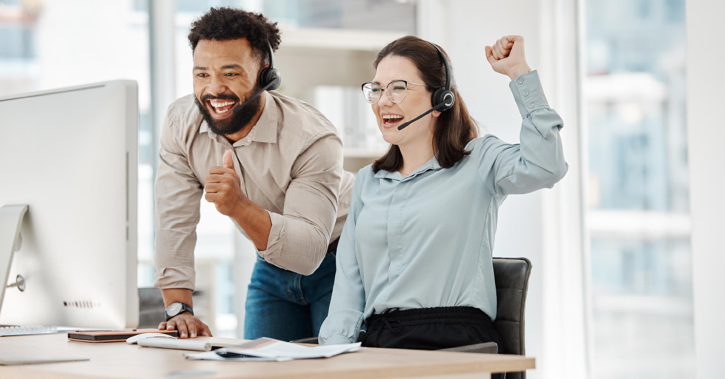 coworkers-cheering-at-computer