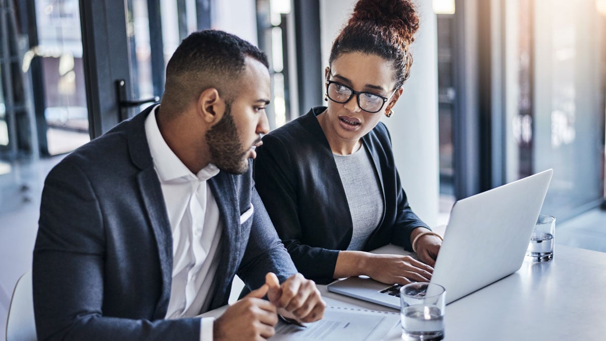 two-workers-having-serious-discussion